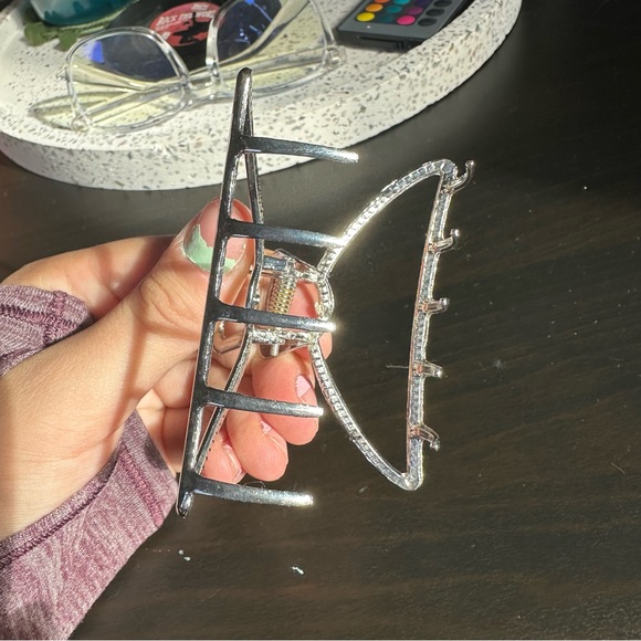 Metal Claw Clip - Picture 2 of 3